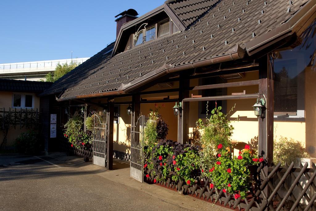 Crni Baron Pension Black Baron Maribor Eksteriør billede